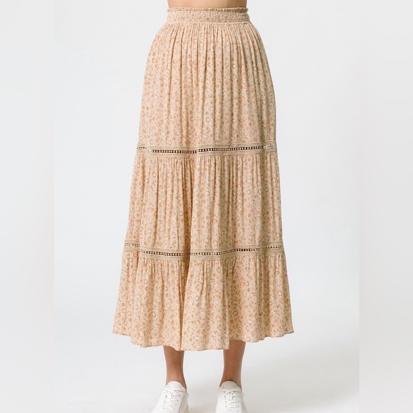 Beautiful flower gauze tiered skirt in Taupe color - Picture 2 of 4